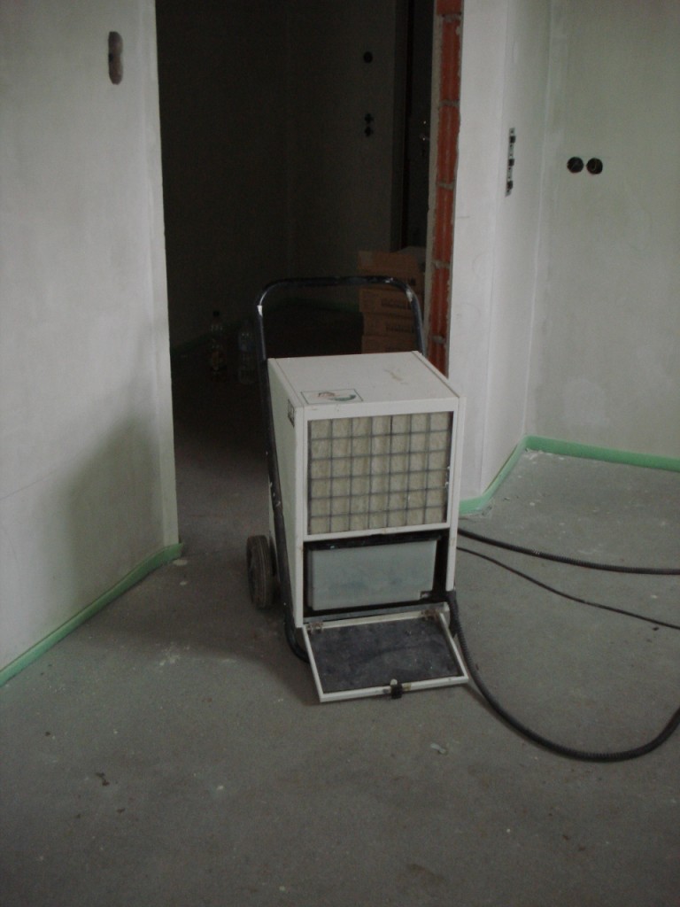 durstiger Bautrockner mit Katheder